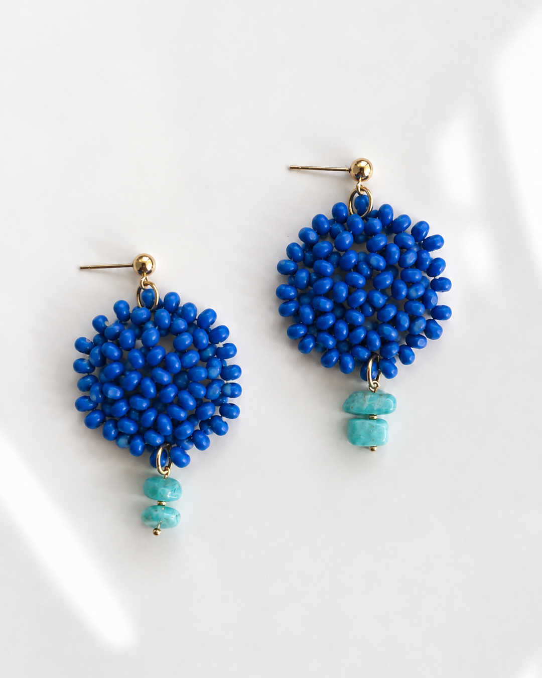 Pendientes azul cobalto y turquesa de invitada de boda, modelo Bruna de Hanalima