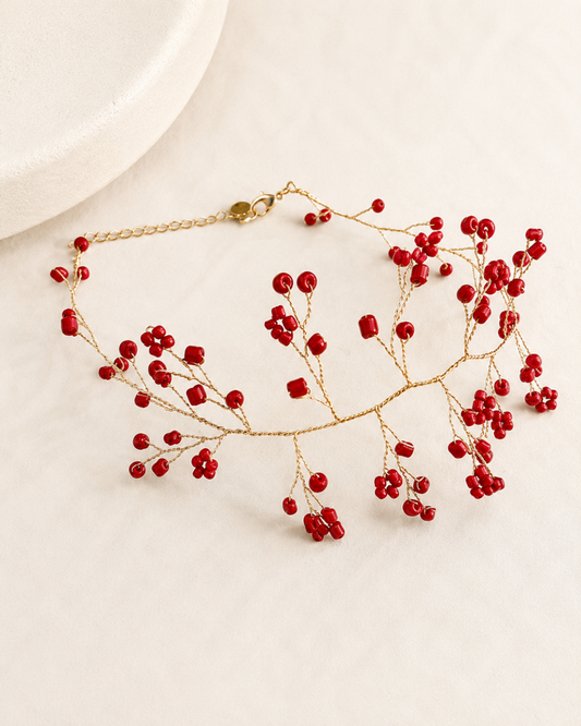 Choker rojo y dorado de invitada de boda, modelo Amapola de Hanalima