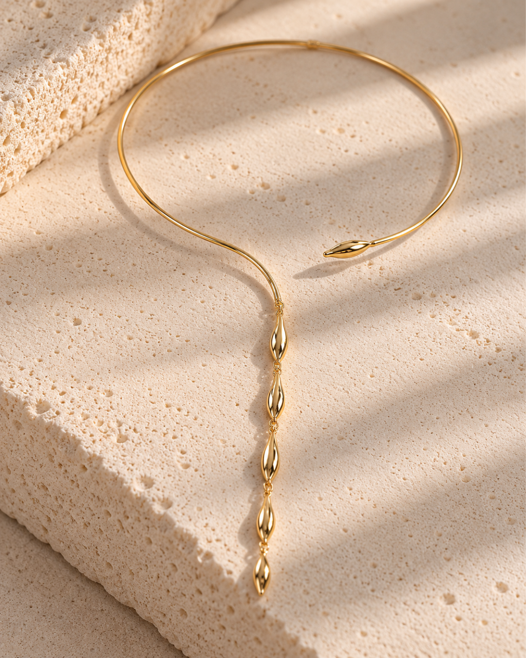 Collar Delphine: vista editorial